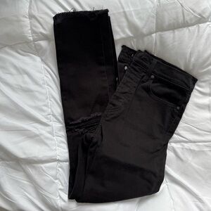 Levi’s distressed black wedgie skinny jeans size 28